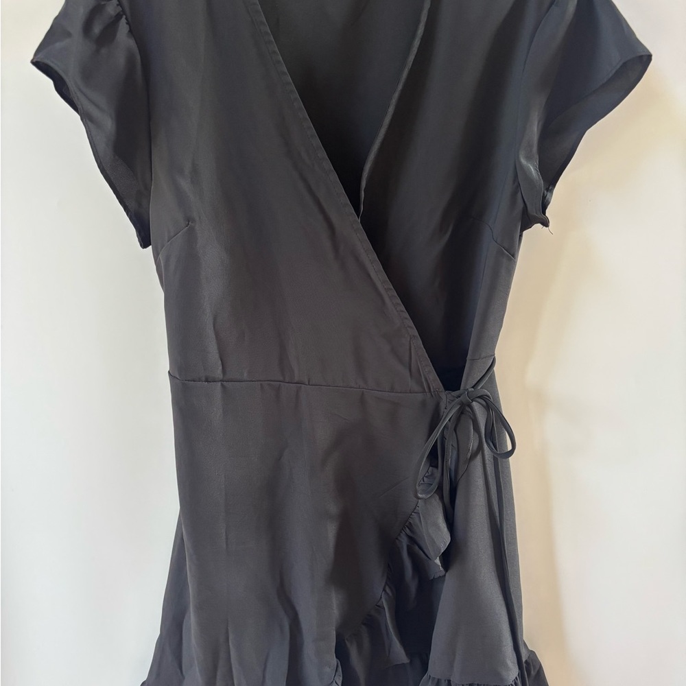 Women's Black Ruffle Wrap Short Sleeve Dress, Large